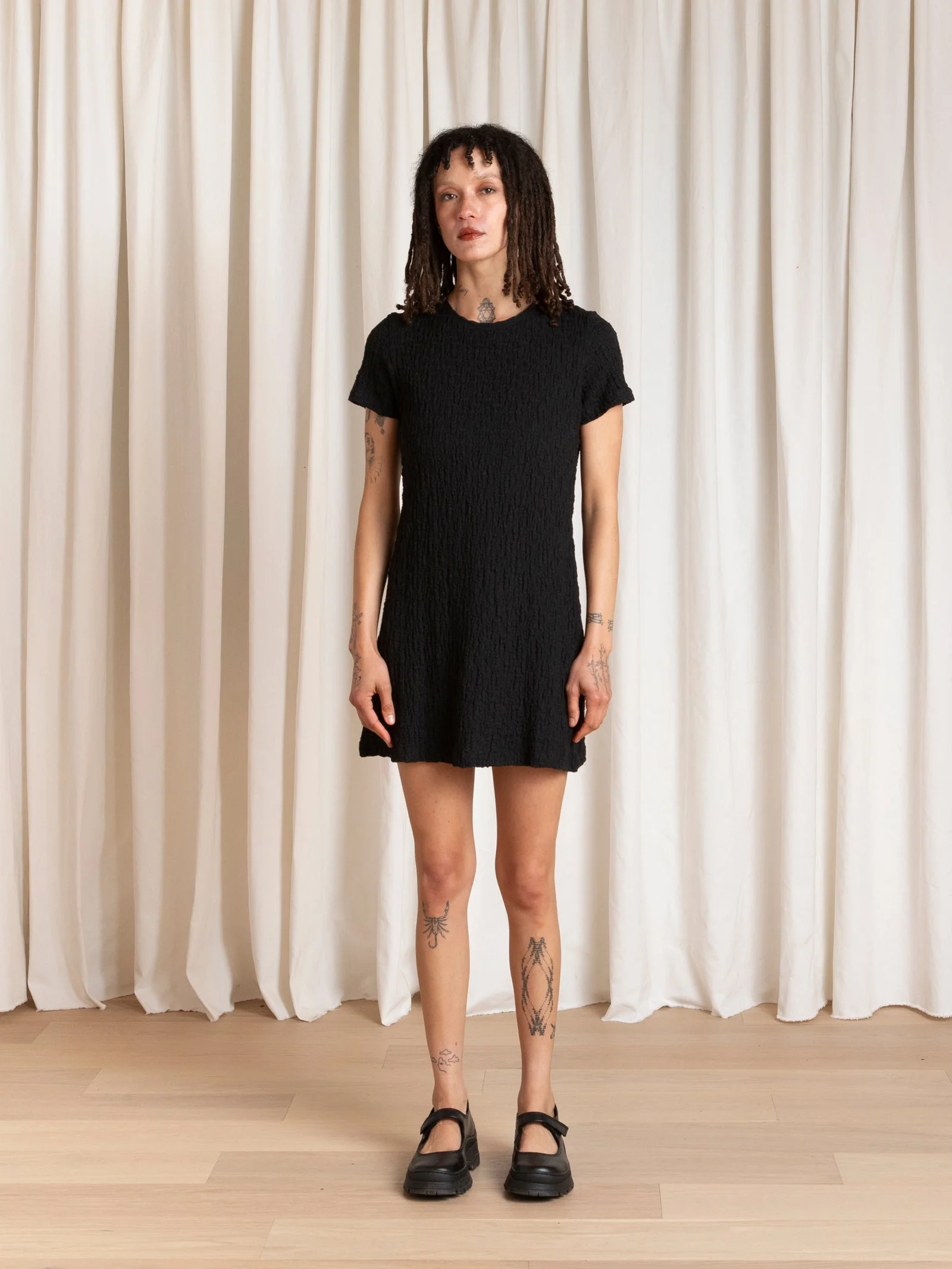 Ali Golden - Mini Textured Black T-Shirt Dress - Image 3
