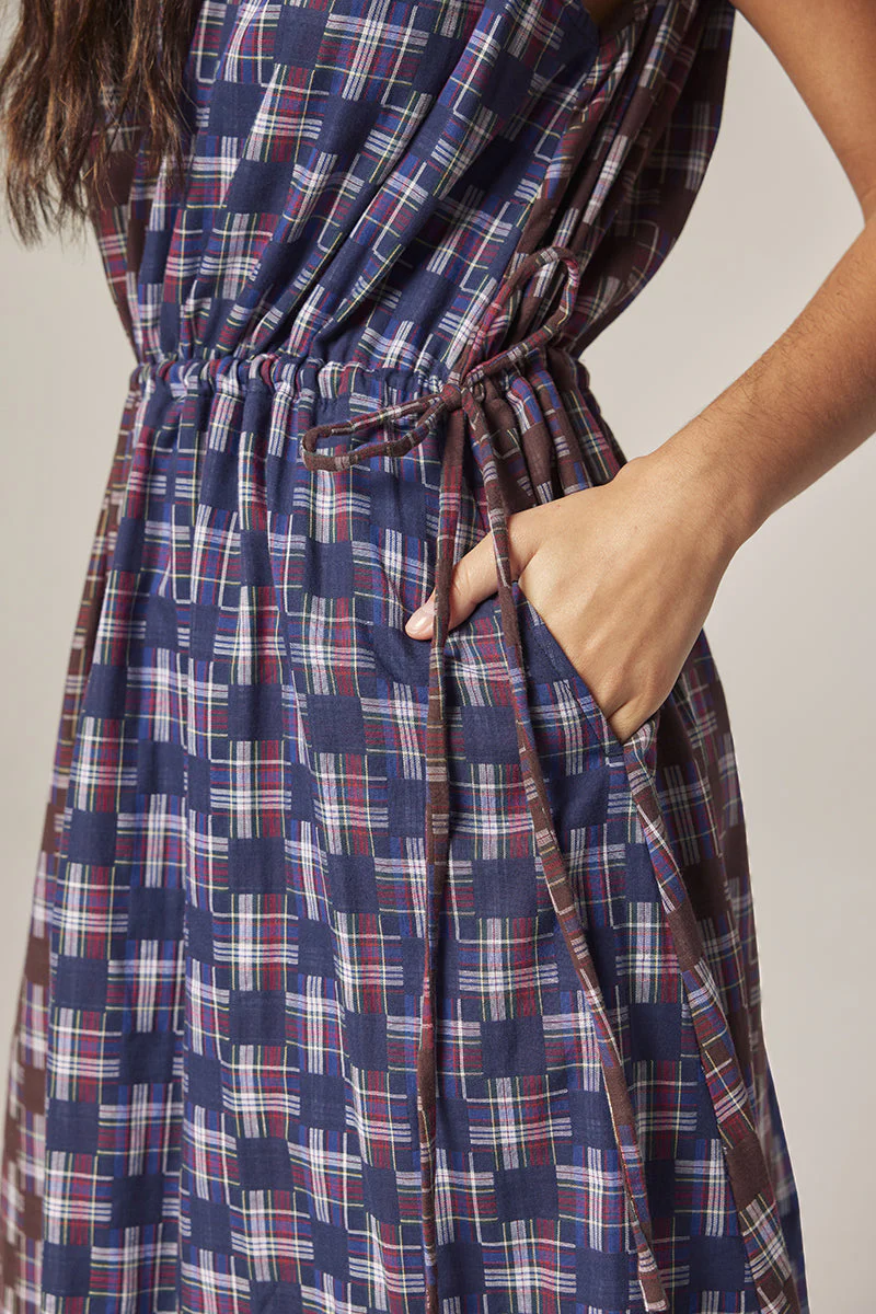 Amente Contrast V-Neck Dress - Image 3