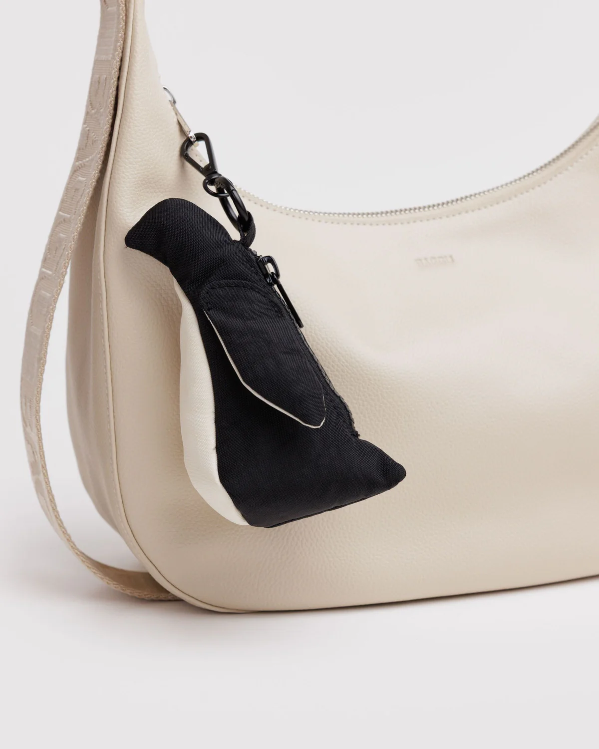 Baggu Penguin Charm - Image 2
