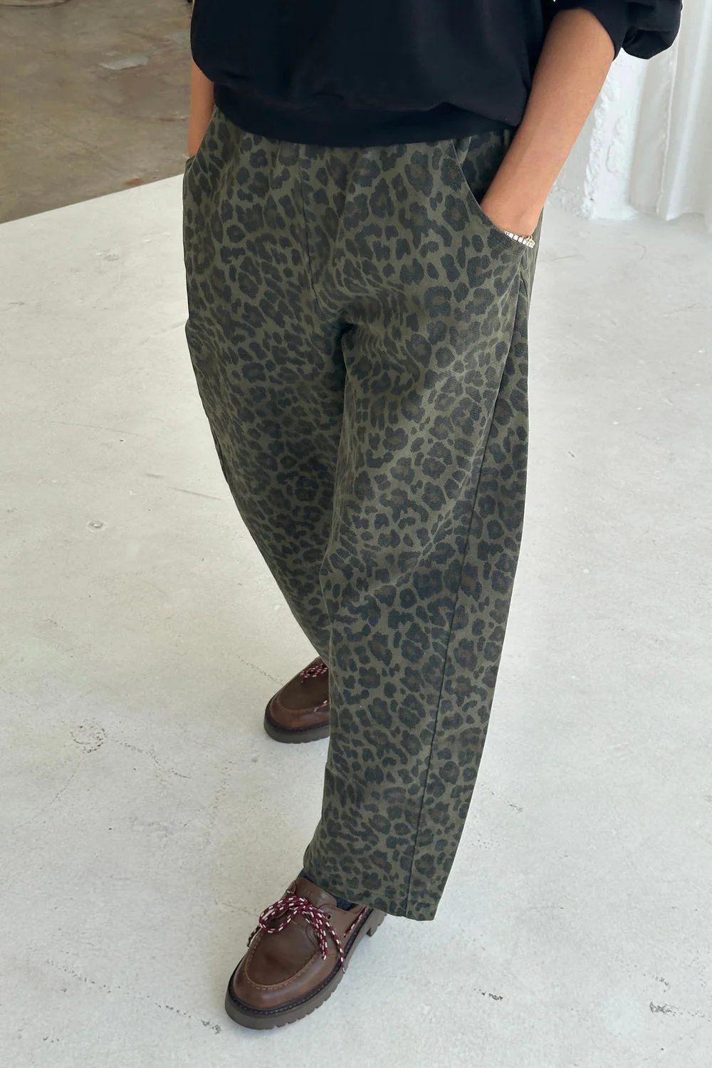 Le Bon Shoppe - Fern Leopard Arc Pants - Image 3
