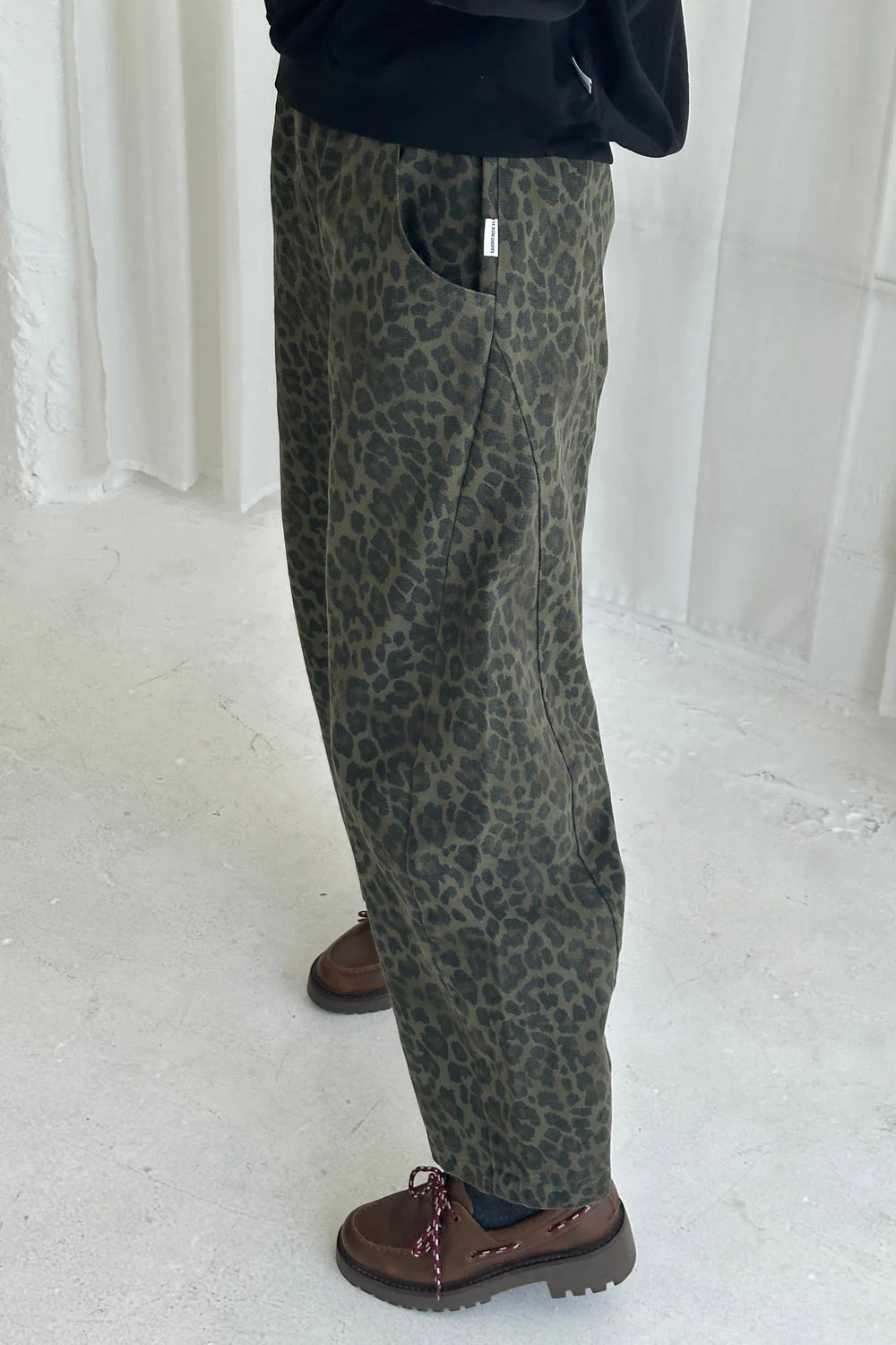 Le Bon Shoppe - Fern Leopard Arc Pants - Image 4