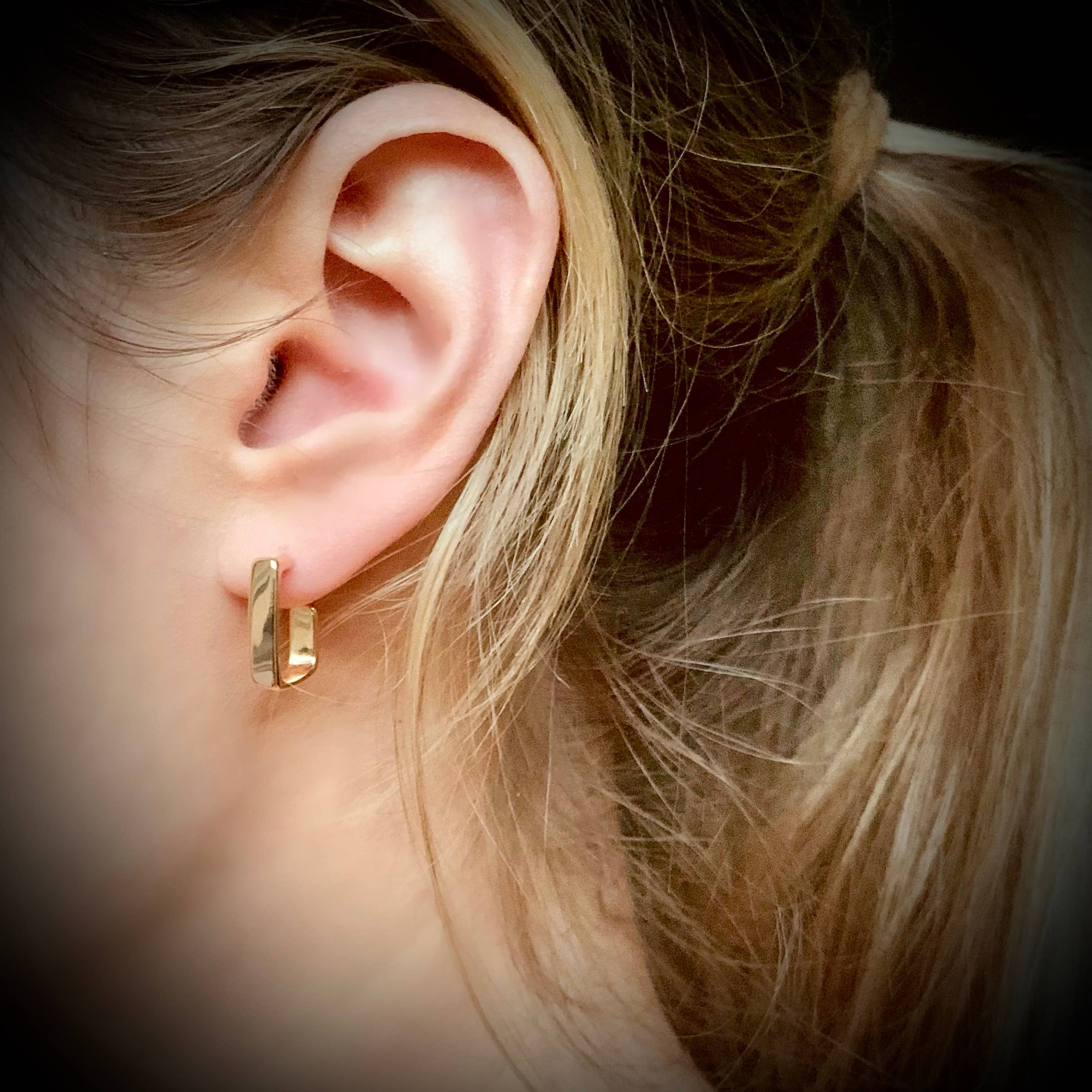 SALT - GOLD SQUARE HOOP EARRINGS - Image 3